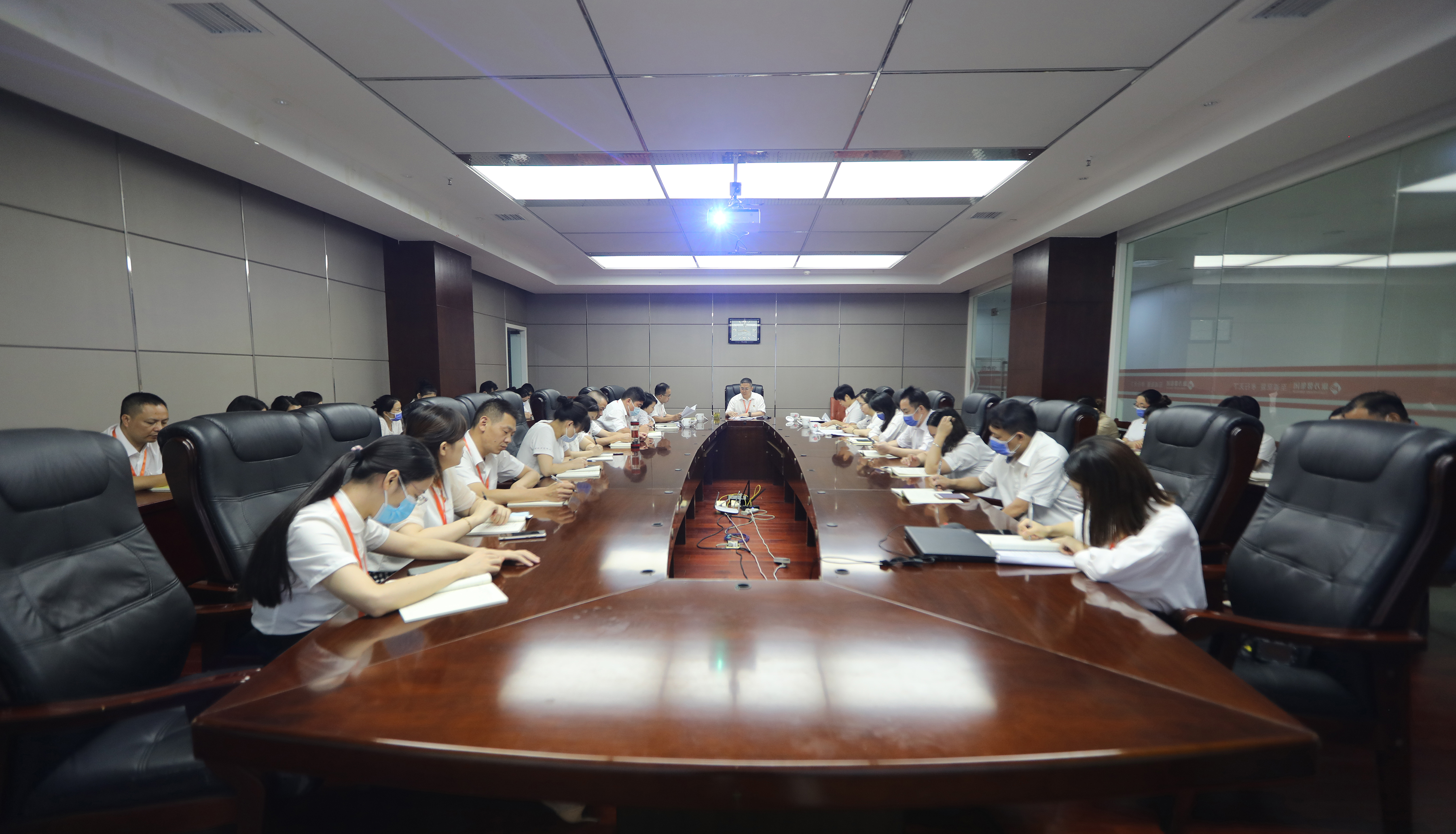 康乃馨公司党支部开展支部书记讲党课活动