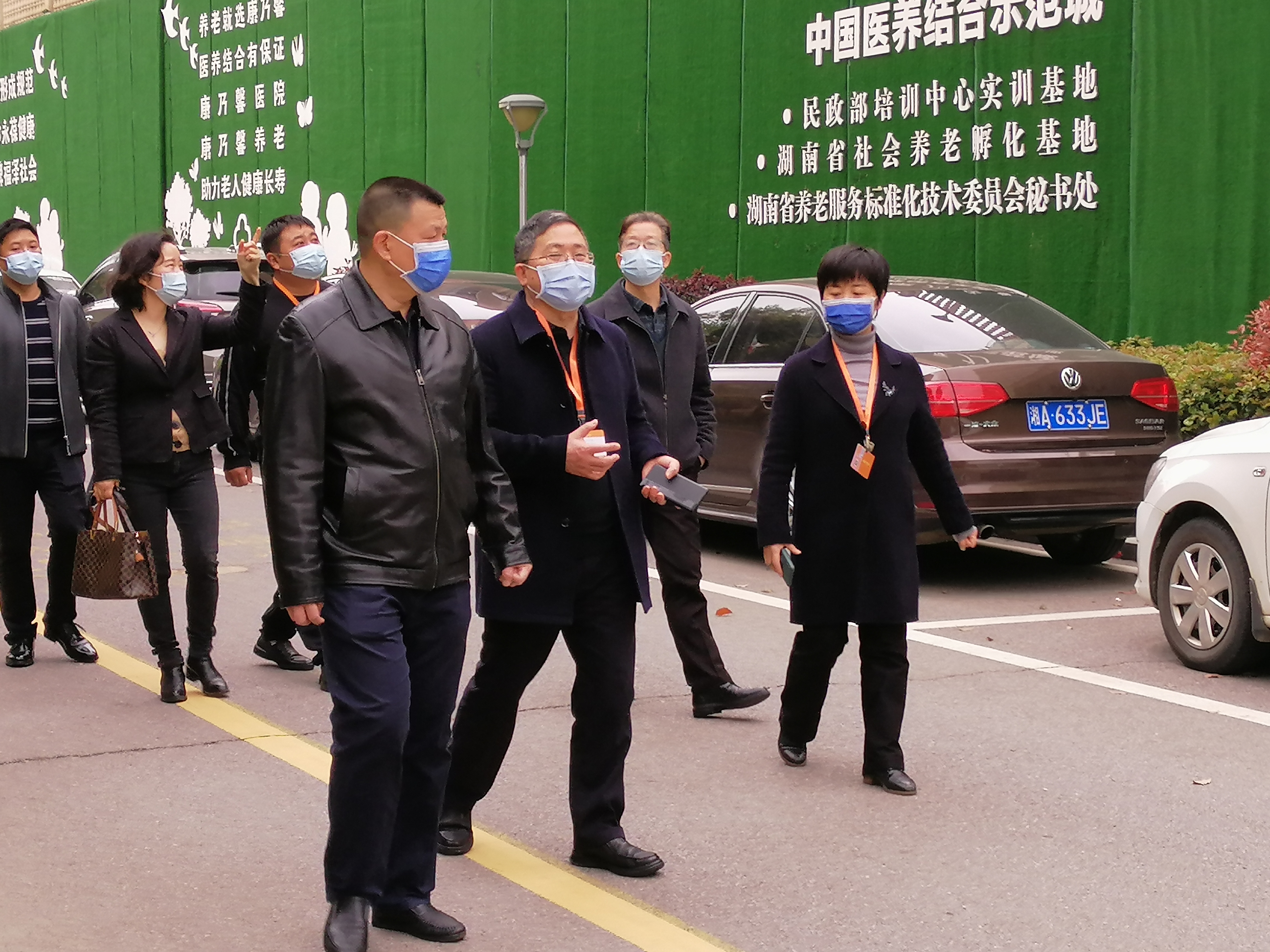 湖南发展集团领导一行到康乃馨公司指导疫情防控工作，看望慰问坚守一线的干部职工 
